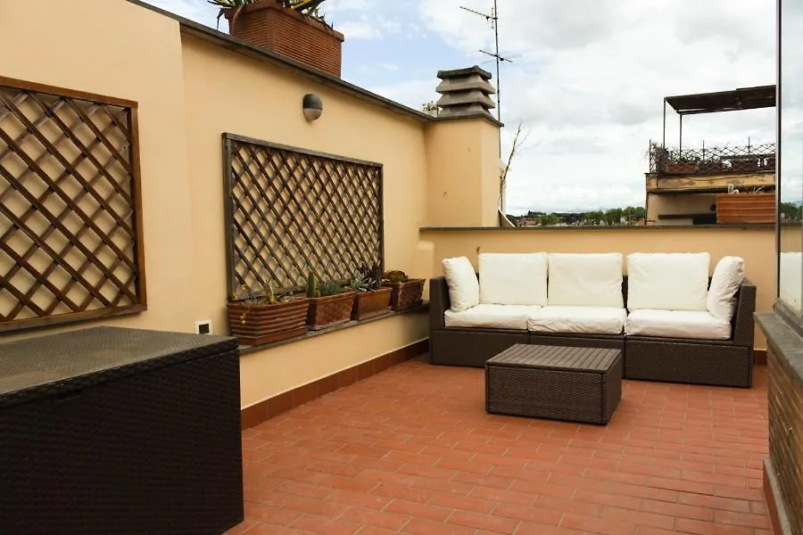 Stylish Penthouse With Terrace In Trastevere Rome